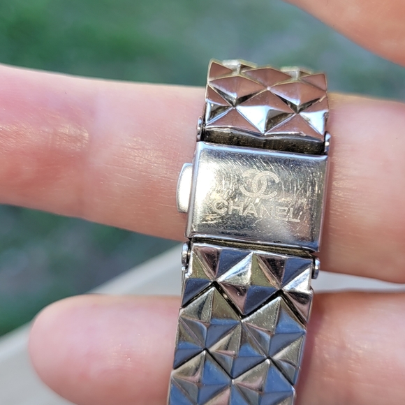 Vintage Channel Quartz Woman's Designer Watch - Picture 10 of 12